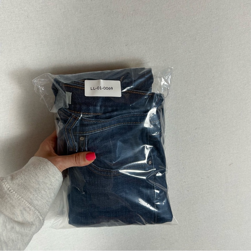 Levi's Women's Straight Leg Jeans in Dark Blue - Picture 11 of 11